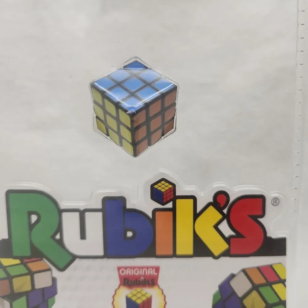 Game World's Smallest RUBIKS Cube Puzzle 3/4